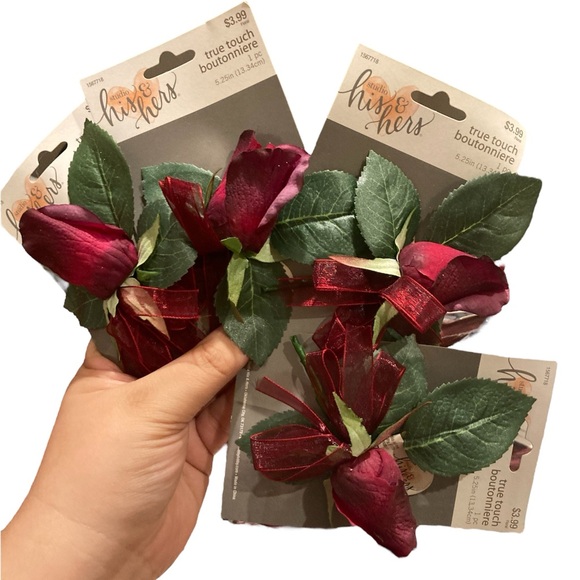 True Touch Rose Boutonniere Set of 7 - Picture 6 of 6